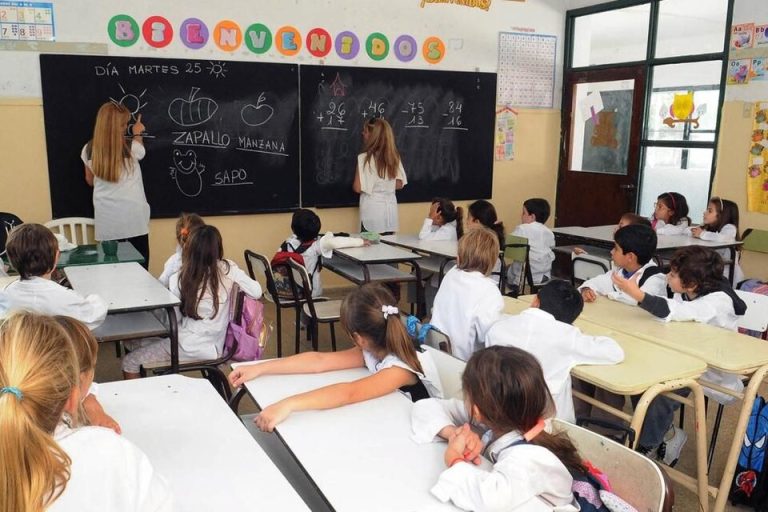 Asistencia Perfecta: más de 66 mil docentes, directivos, secretarios, preceptores y asistentes escolares cobran el incentivo mensual de marzo