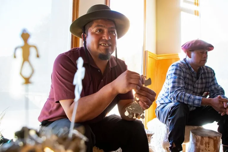 Bautista Huenufil, el hombre que convirtió la alpaca en memoria viva de la Patagonia