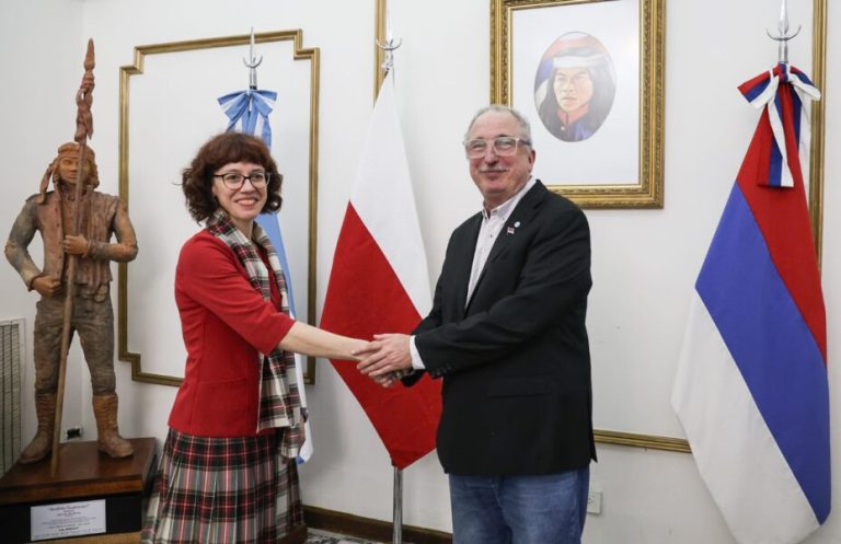 MISIONES RECIBIÓ A LA CÓNSUL DE POLONIA EN EL MARCO DE LA PRESENTACIÓN DEL DOCUMENTAL “COLORADA”