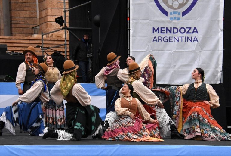 Con la gran “Peña de la Independencia”, Mendoza celebra el 9 de Julio con danza, música y tradición