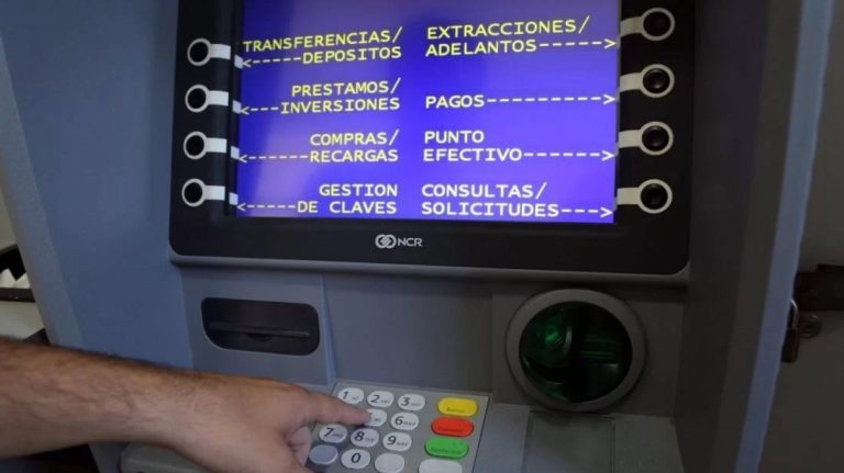 Anuncian el cronograma de pago del segundo bono aguinaldo y los sueldos de julio