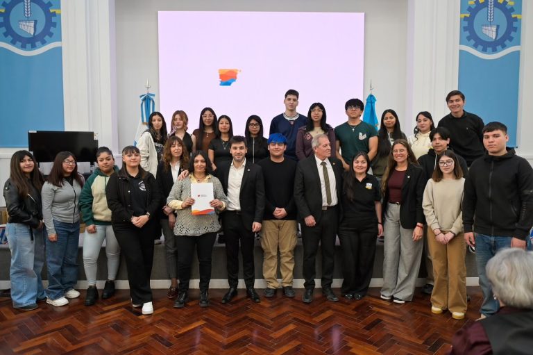 Torres presentó “Escuelas FoCo”, un programa para fortalecer la formación y la inserción laboral de los estudiantes secundarios