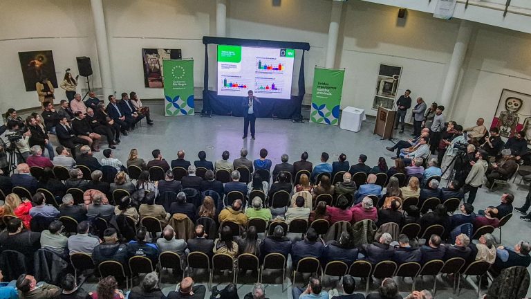 Weretilneck detalló a intendentes el plan para rutas y el Tren del Valle