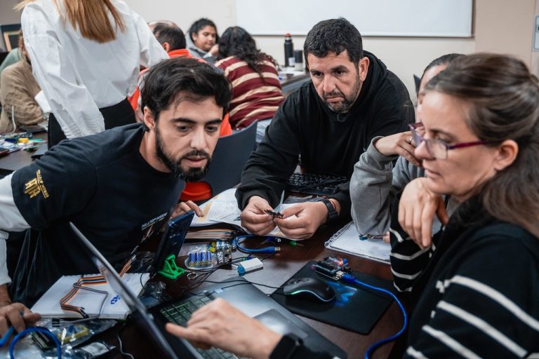 Lanzan Tecnia Lab el programa que llevará innovación a las escuelas técnicas