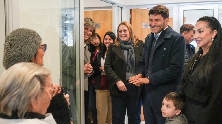 Del abandono total a un nuevo Centro de Salud: Pullaro inauguró las obras en barrio Las Vegas de Santo Tomé