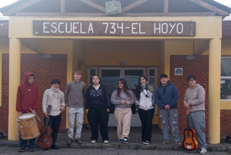 Orgullo patagónico: La Escuela 734 de El Hoyo se prepara para el certamen nacional “Saldán Folklore Joven 2026”