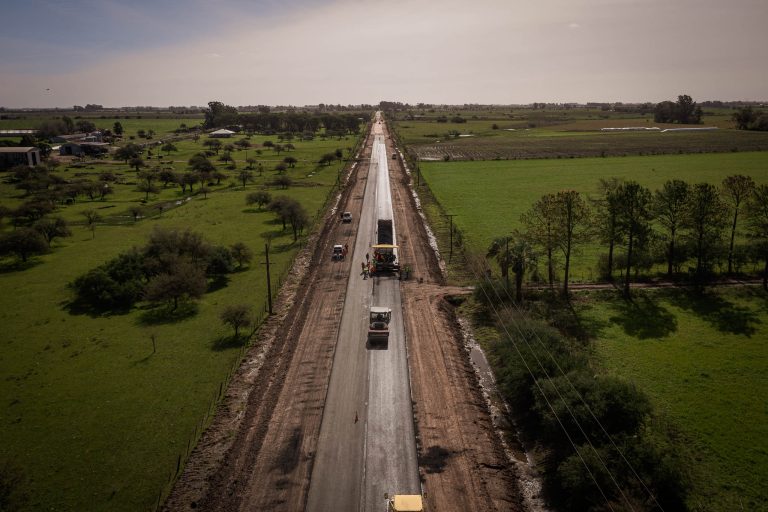 Continúa el asfaltado de la Ruta Provincial Nº 23 entre los departamentos Uruguay y Colón